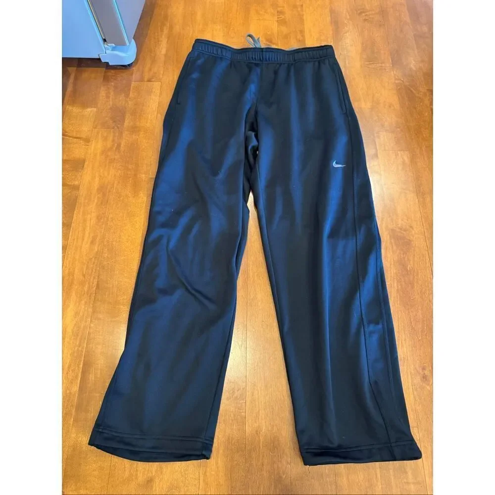 Men’s Nike Therma fit joggers size L black